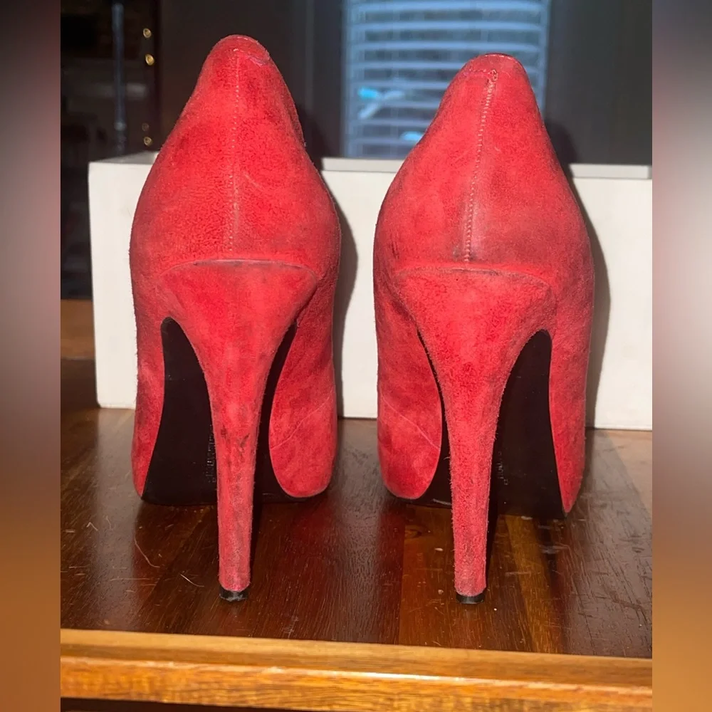 Red high heels - Picture 3 of 5